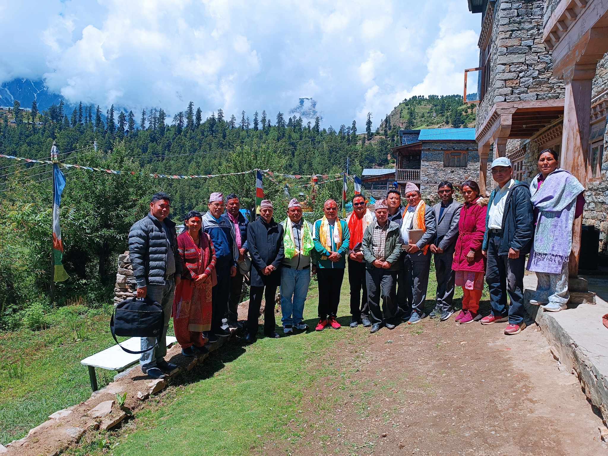 पार्टी भित्रको अन्तर बिरोधको अन्त्य गर्दै एमाले हुम्लाको बैठक सम्पन्न